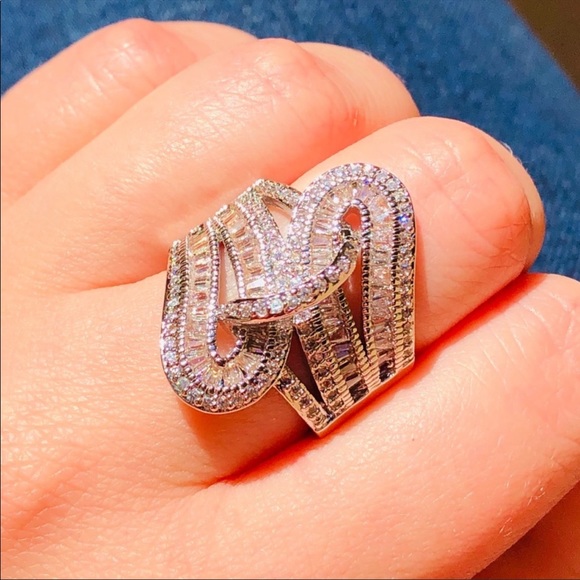 *5.6 CT Trendy Twisted Diamond Ring - Picture 5 of 5